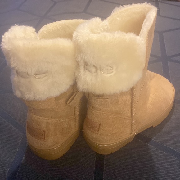 Bebe girls fuzzy boots - Picture 4 of 6